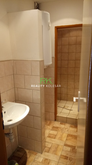 Reality Kolesár prenajíma sklad 850 m2 Juh - Jazero