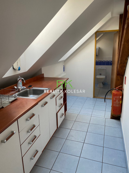 RealityKolesár prenajíma kancelárie 235 m2 Vrátna, centrum KE I.