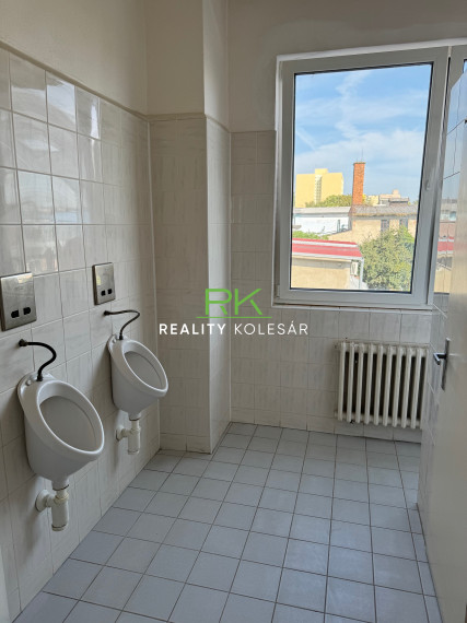 RealityKolesár prenajíma kancelársky priestor 36m2  Rumunská KE JUH.