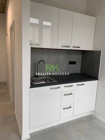 RealityKolesár prenajíma obchodno-admin priestor 131 m2 Jarmočná KE JUH