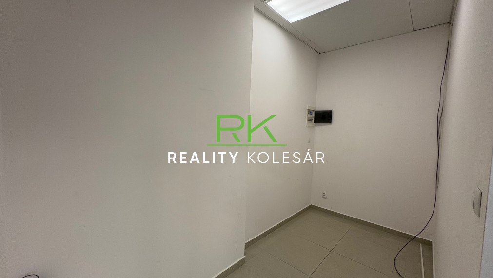 Reality Kolesár prenajíma priestor 36 m2 OC Gastrodom Mlynská KE centrum