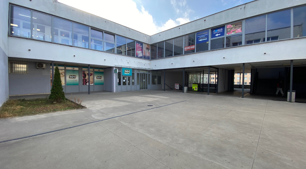 RealityKolesár prenajíma priestor 389 m2 v OC Torysa Jaltská Furča.