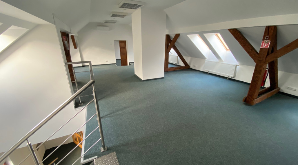 RealityKolesár prenajíma kancelárie 235 m2 Vrátna, centrum KE I.
