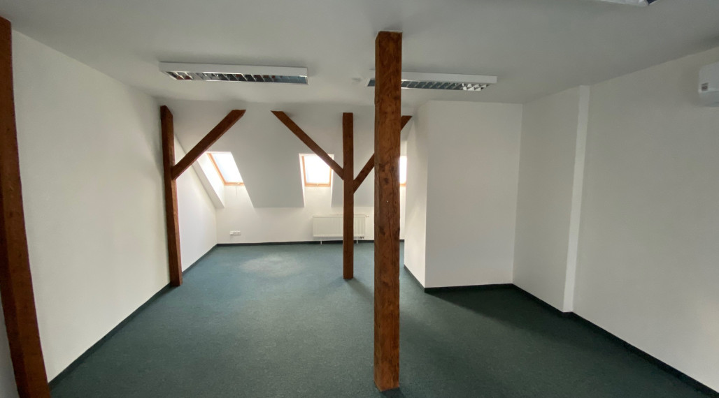 RealityKolesár prenajíma kancelárie 235 m2 Vrátna, centrum KE I.