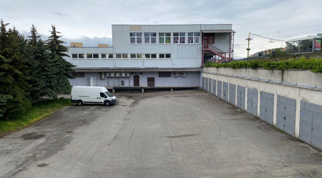 RealityKolesár prenajíma priestor 389 m2 v OC Torysa Jaltská Furča.