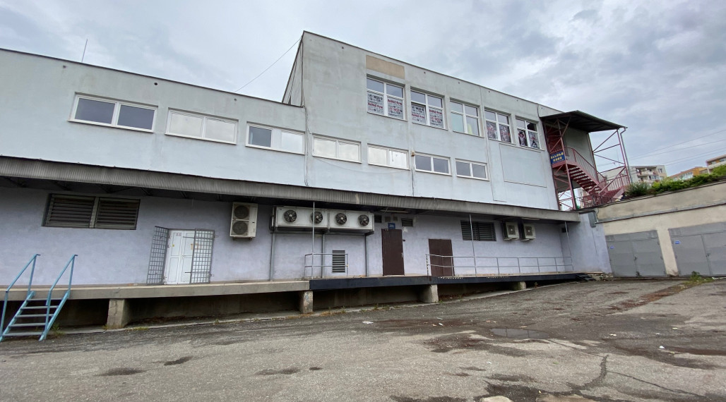 RealityKolesár prenajíma priestor 389 m2 v OC Torysa Jaltská Furča.