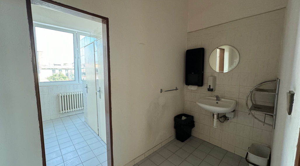 RealityKolesár prenajíma kancelársky priestor 36m2 a 25m2 Rumunská KE JUH.