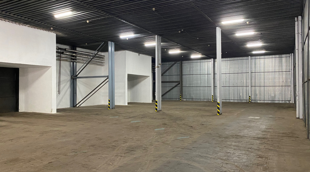 Reality Kolesár prenajíma sklad 850 m2 Juh - Jazero