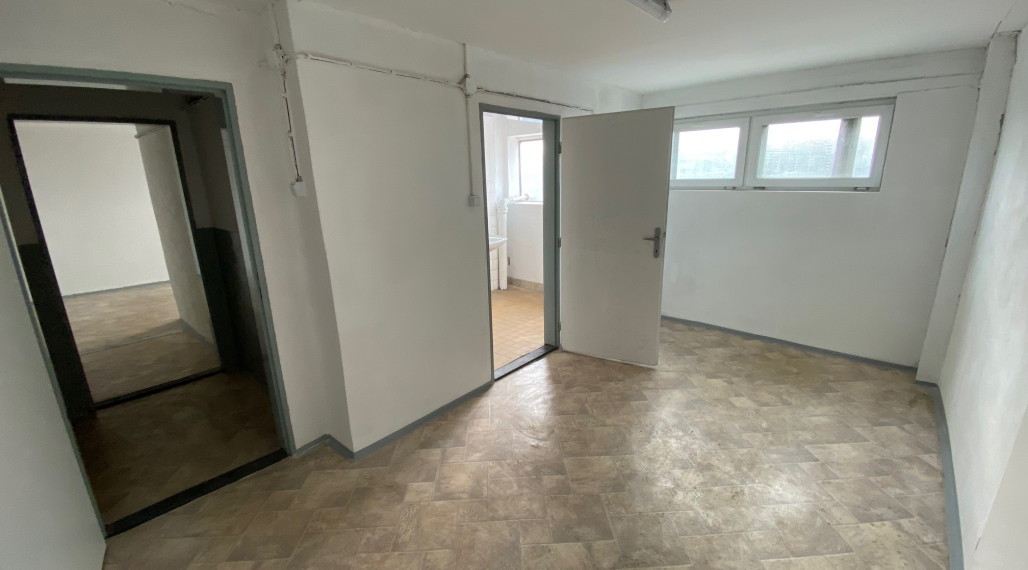 Reality Kolesár prenajíma sklad 850 m2 Juh - Jazero