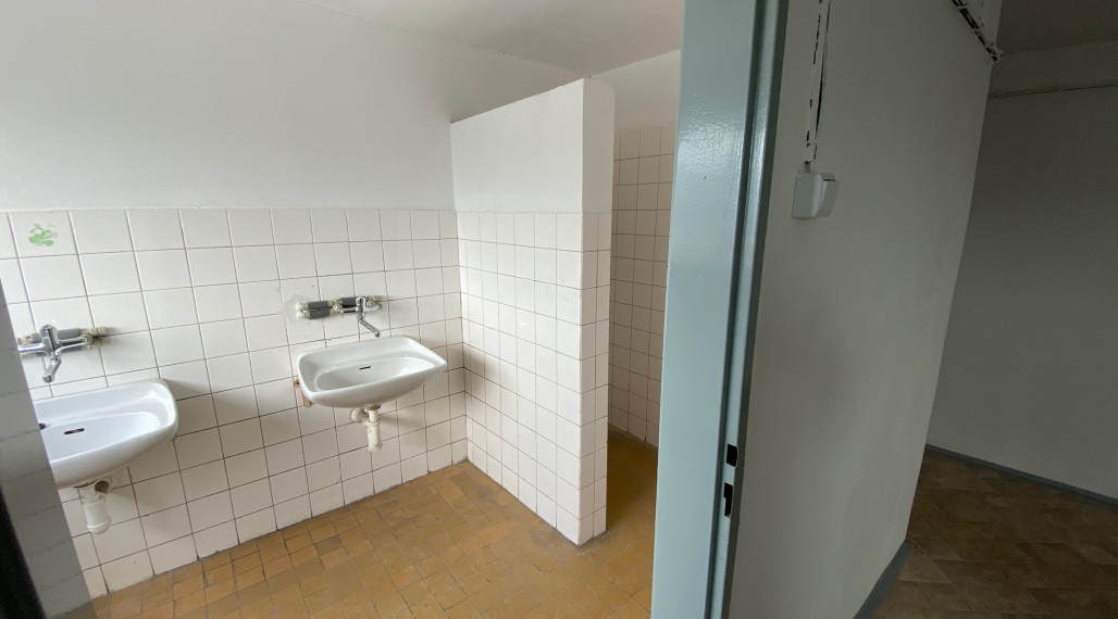 Reality Kolesár prenajíma sklad 850 m2 Juh - Jazero