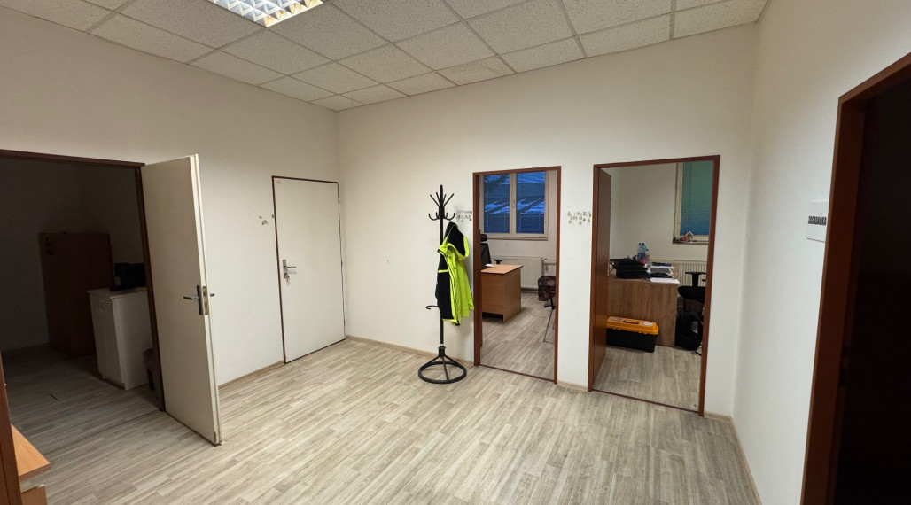 Reality Kolesár prenajíma 1265 m2 Halu-sklad Barca