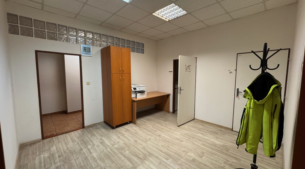 Reality Kolesár prenajíma 1265 m2 Halu-sklad Barca