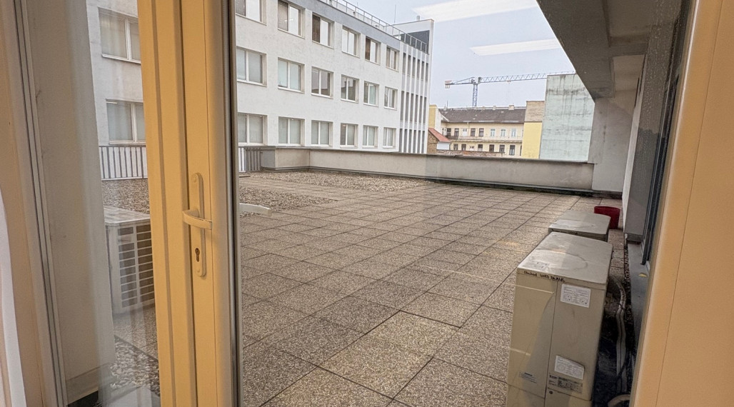Reality Kolesár prenajíma priestor 36 m2 OC Gastrodom Mlynská KE centrum