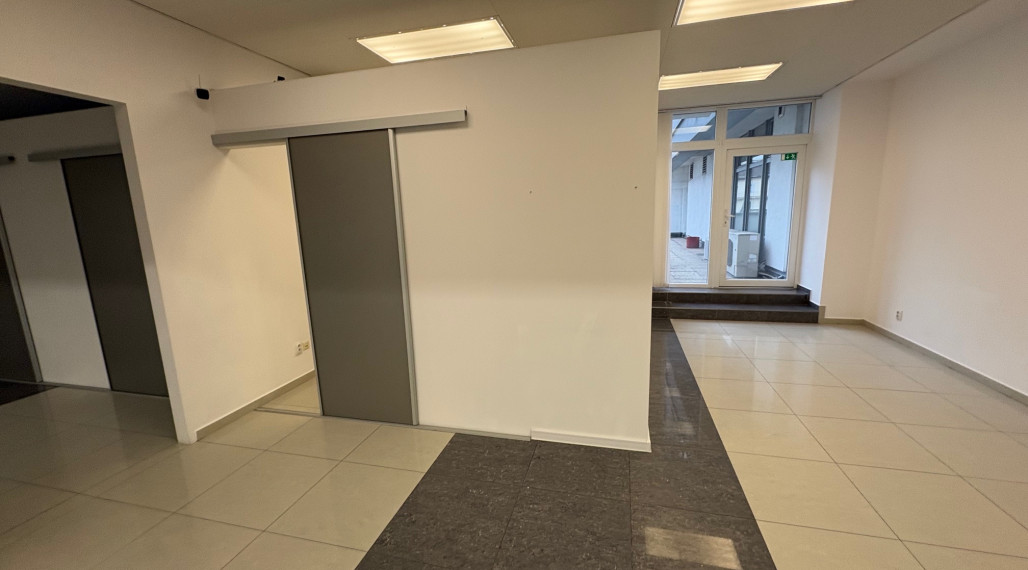 Reality Kolesár prenajíma priestor 36 m2 OC Gastrodom Mlynská KE centrum