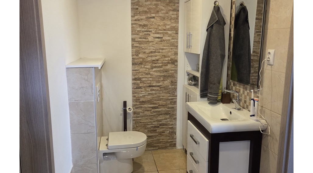 RealityKolesár prenajíma sklad 393 m2 kancelárie 130 m2 Textilná Jazero Košice IV.