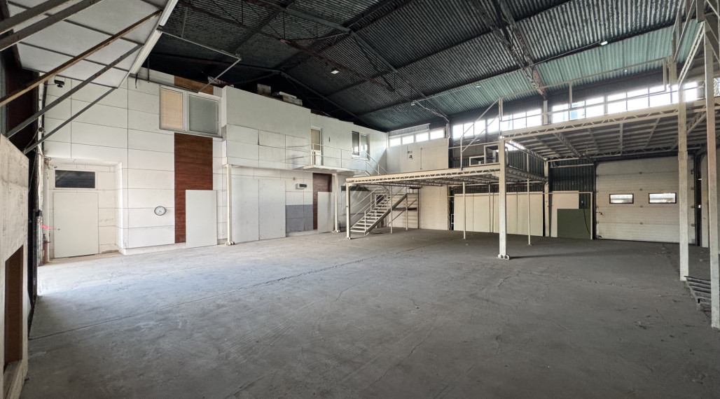 RealityKolesár prenajíma sklad 393 m2 kancelárie 130 m2 Textilná Jazero Košice IV.