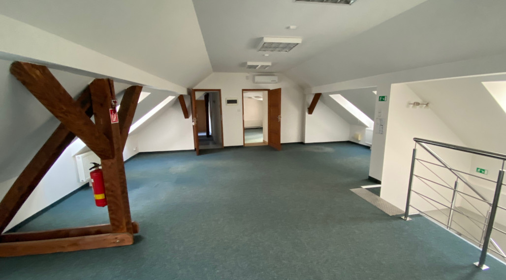 RealityKolesár prenajíma kancelárie 235 m2 Vrátna, centrum KE I.