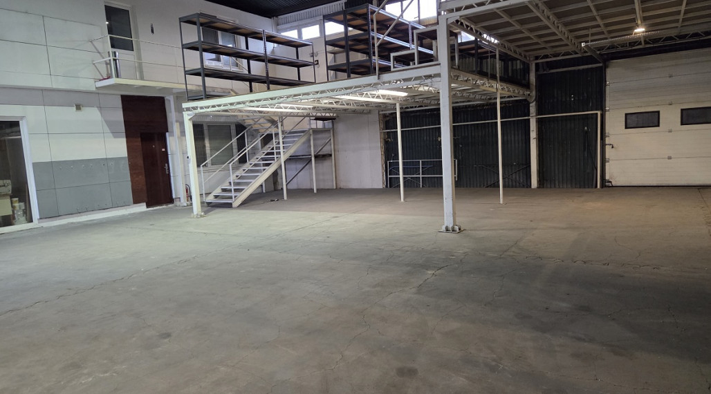 RealityKolesár prenajíma sklad 393 m2 kancelárie 130 m2 Textilná Jazero Košice IV.