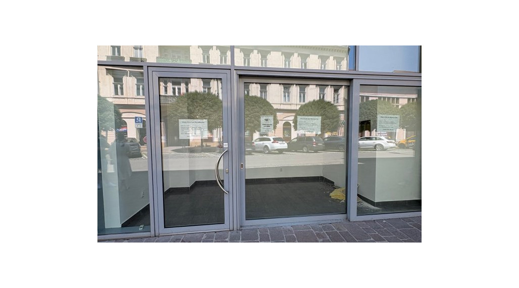 Reality Kolesár prenajíma priestor 13 m2 OC Gastrodom Mlynská KE centrum