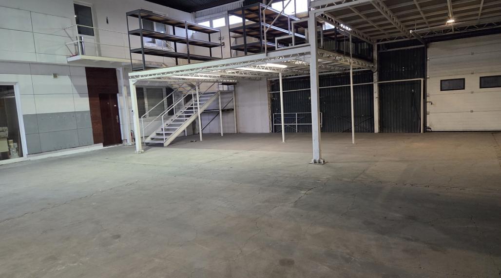 RealityKolesár prenajíma sklad 393 m2 kancelárie 130 m2 Textilná Jazero Košice IV.