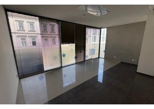 Reality Kolesár prenajíma priestor 128 m2 OC Gastrodom Mlynská KE centrum