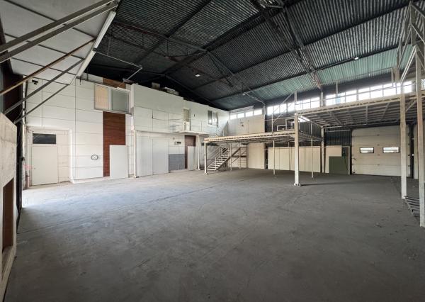 RealityKolesár prenajíma sklad 393 m2 kancelárie 130 m2 Textilná Jazero Košice IV.