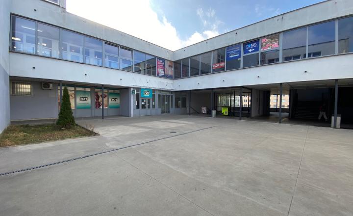 RealityKolesár prenajíma priestor 389 m2 v OC Torysa Jaltská Furča. - fotografia 1