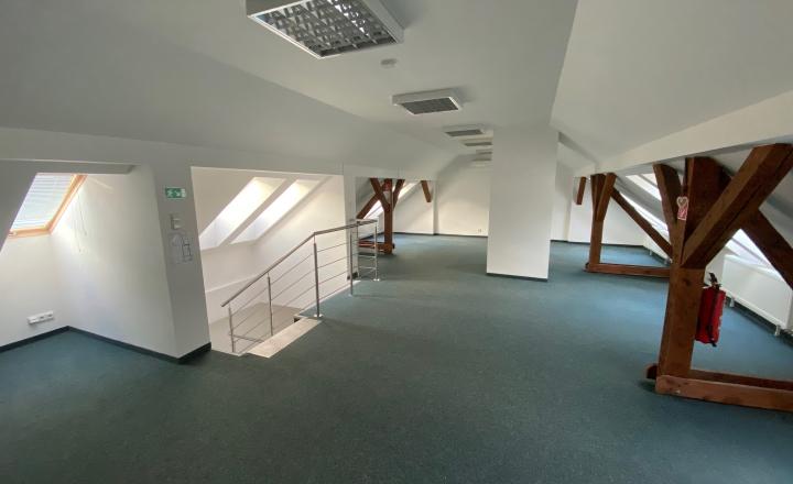 RealityKolesár prenajíma kancelárie 235 m2 Vrátna, centrum KE I. - fotografia 1
