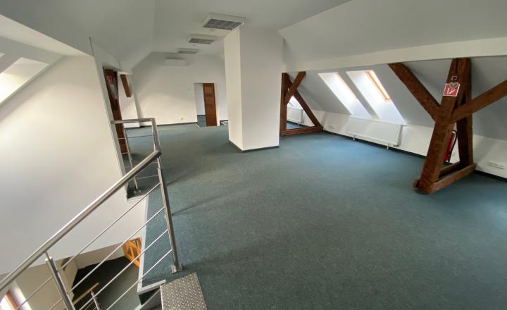 RealityKolesár prenajíma kancelárie 235 m2 Vrátna, centrum KE I. - fotografia 2