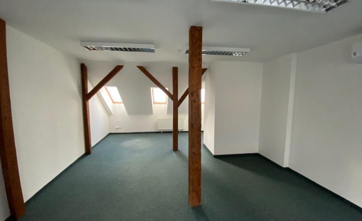 RealityKolesár prenajíma kancelárie 235 m2 Vrátna, centrum KE I. - fotografia 3