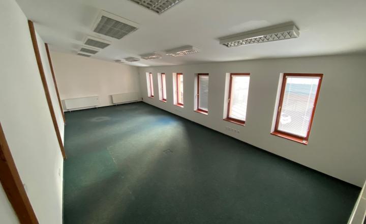 RealityKolesár prenajíma kancelárie 235 m2 Vrátna, centrum KE I. - fotografia 4