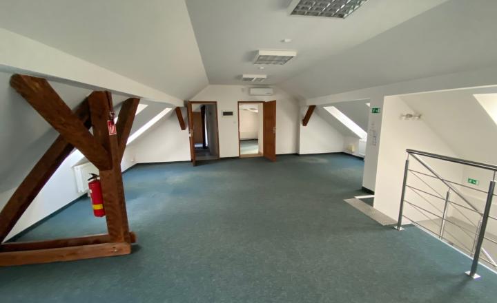 RealityKolesár prenajíma kancelárie 235 m2 Vrátna, centrum KE I.