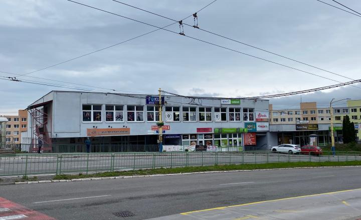 RealityKolesár prenajíma priestor 389 m2 v OC Torysa Jaltská Furča. - fotografia 8