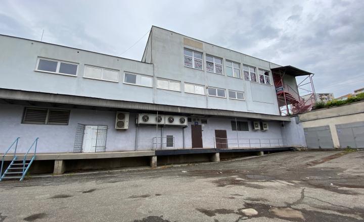 RealityKolesár prenajíma priestor 389 m2 v OC Torysa Jaltská Furča. - fotografia 11