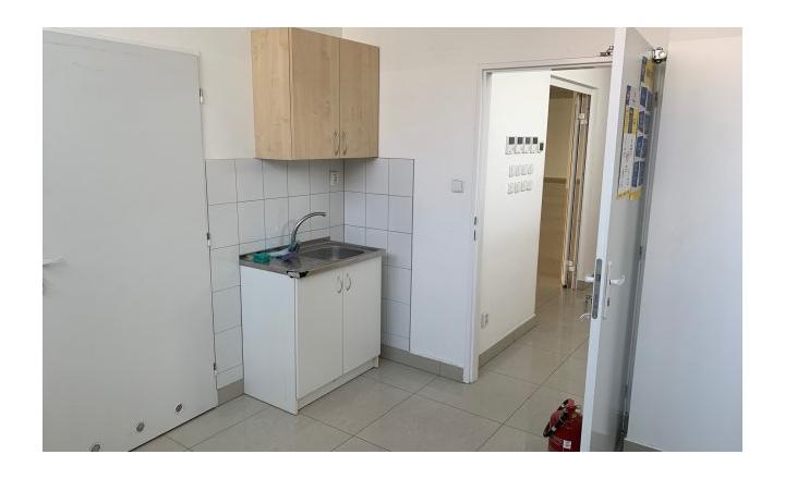 RealityKolesár prenajíma priestor 389 m2 v OC Torysa Jaltská Furča. - fotografia 14