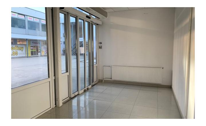 RealityKolesár prenajíma priestor 389 m2 v OC Torysa Jaltská Furča. - fotografia 16