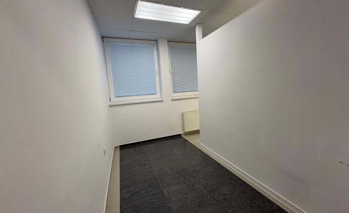 Reality Kolesár prenajíma priestor 36 m2 OC Gastrodom Mlynská KE centrum - fotografia 8