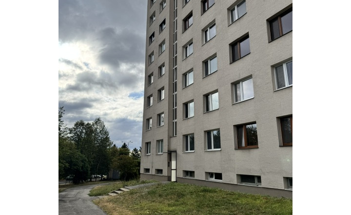 RealityKolesár predáva 3 izbový byt Dénešova KVP KE II. Západ - fotografia 1